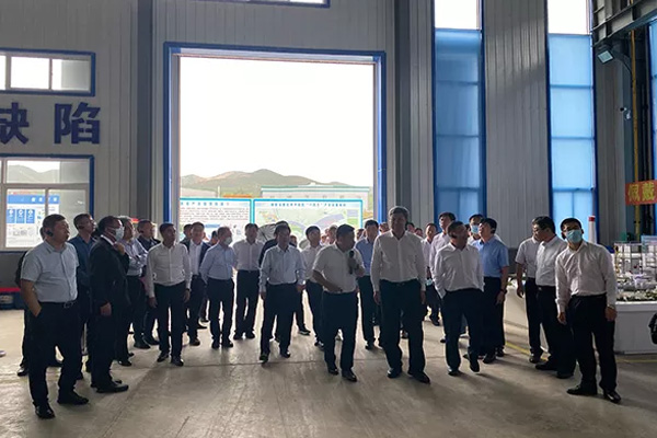 內蒙古自治區(qū)黨委常委、通遼市委書記孟憲東攜考察團到一諾環(huán)境考察指導